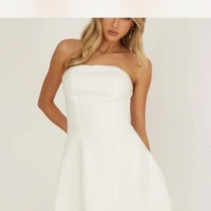 Elegant White Strapless Dress